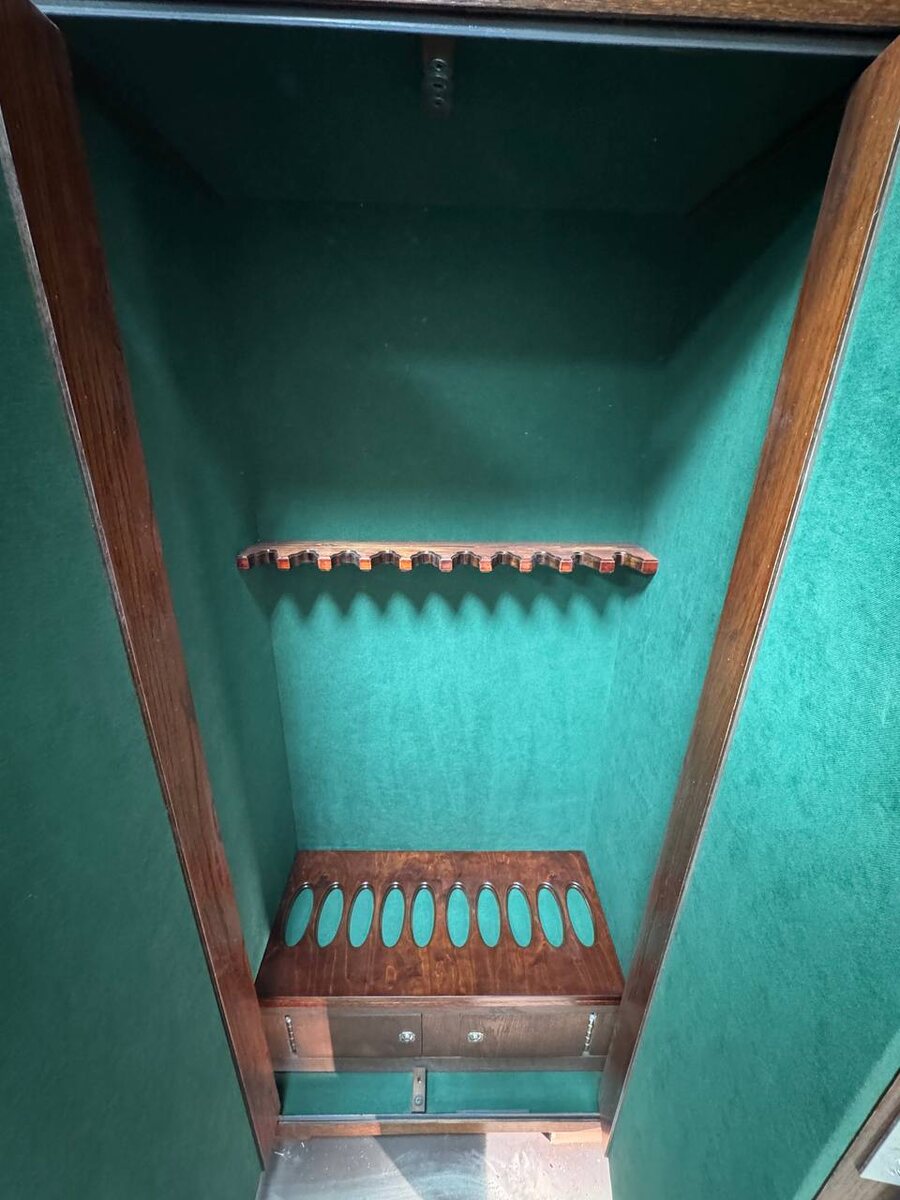 Оружейный сейф на 10 стволов 7024