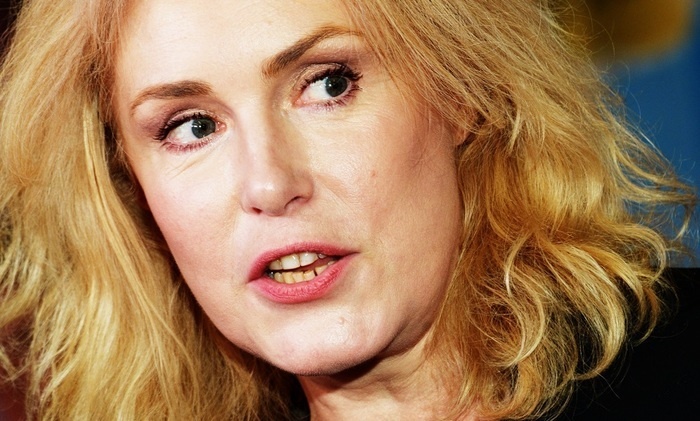    Мария Шукшина осудила выплаты беременным школьницам