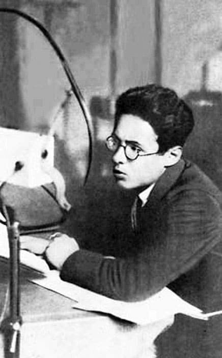 Юрий Левитан в молодости.