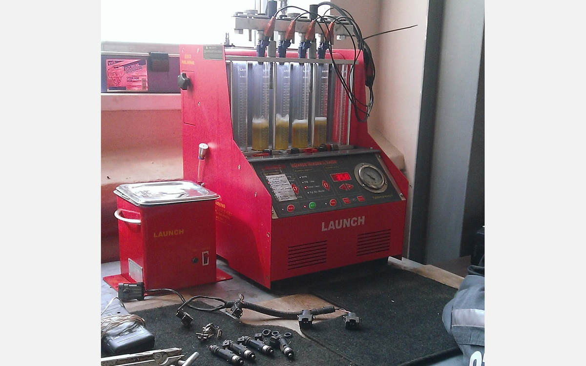 ekaymanov / Drive2📷На СТО есть специализированные стенды. В них помещаются и подключаются форсунки, после чего производится цикл имитации работы на разных режимах