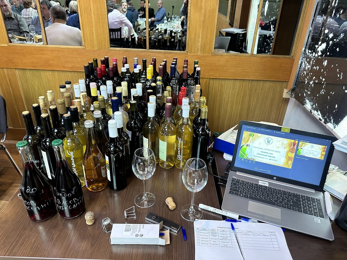 Это только белый и розовый сет.