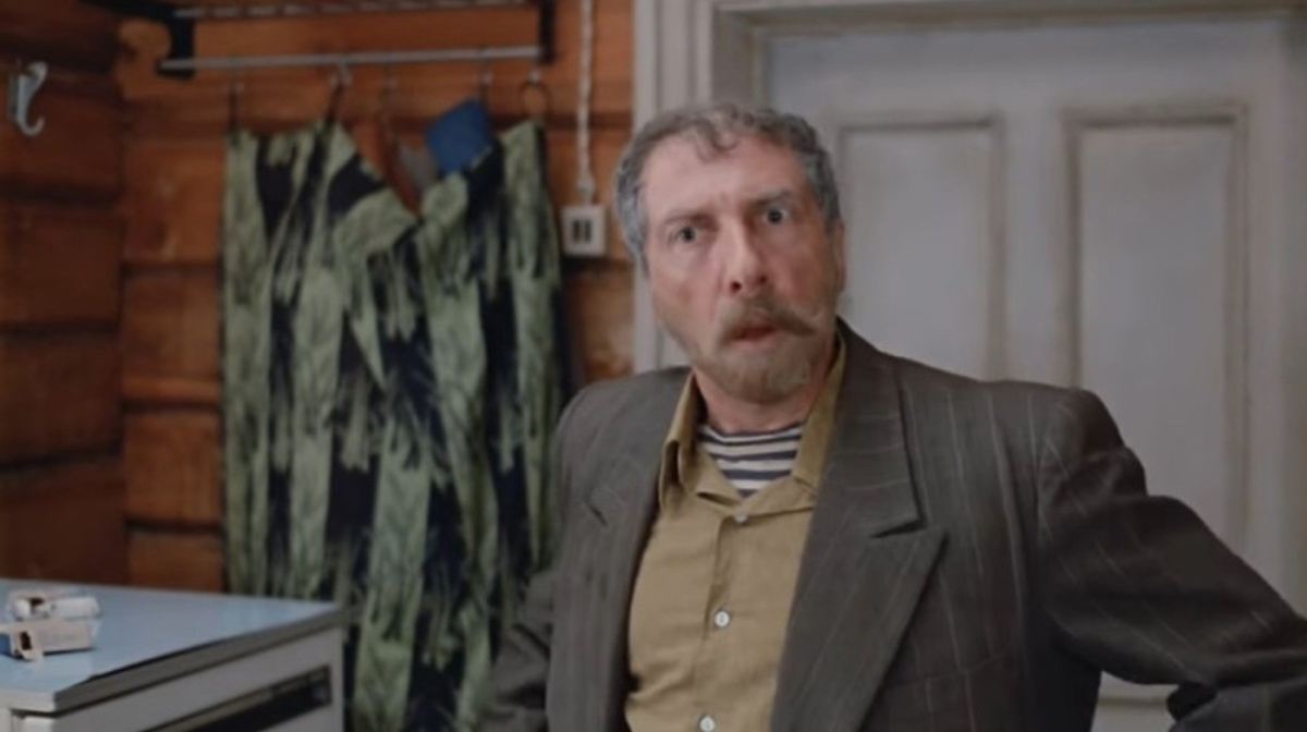 Кадр из х/ф "Любовь и голуби". В роли дяди Мити актёр С. Юрский