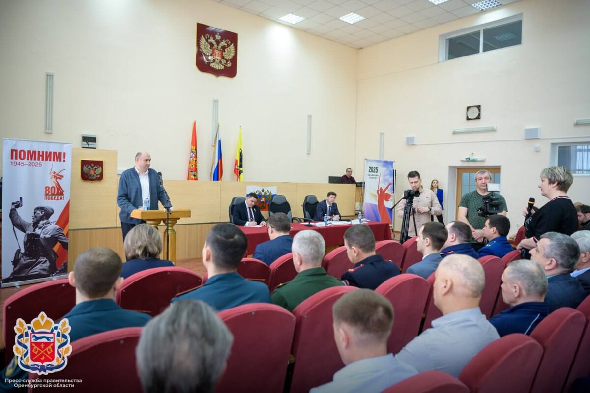     Врио губернатора Евгений Солнцев представил нового главу Новосергиевского района Оренбуржье
📷    Врио губернатора Евгений Солнцев представил нового главу Новосергиевского района Оренбуржье
