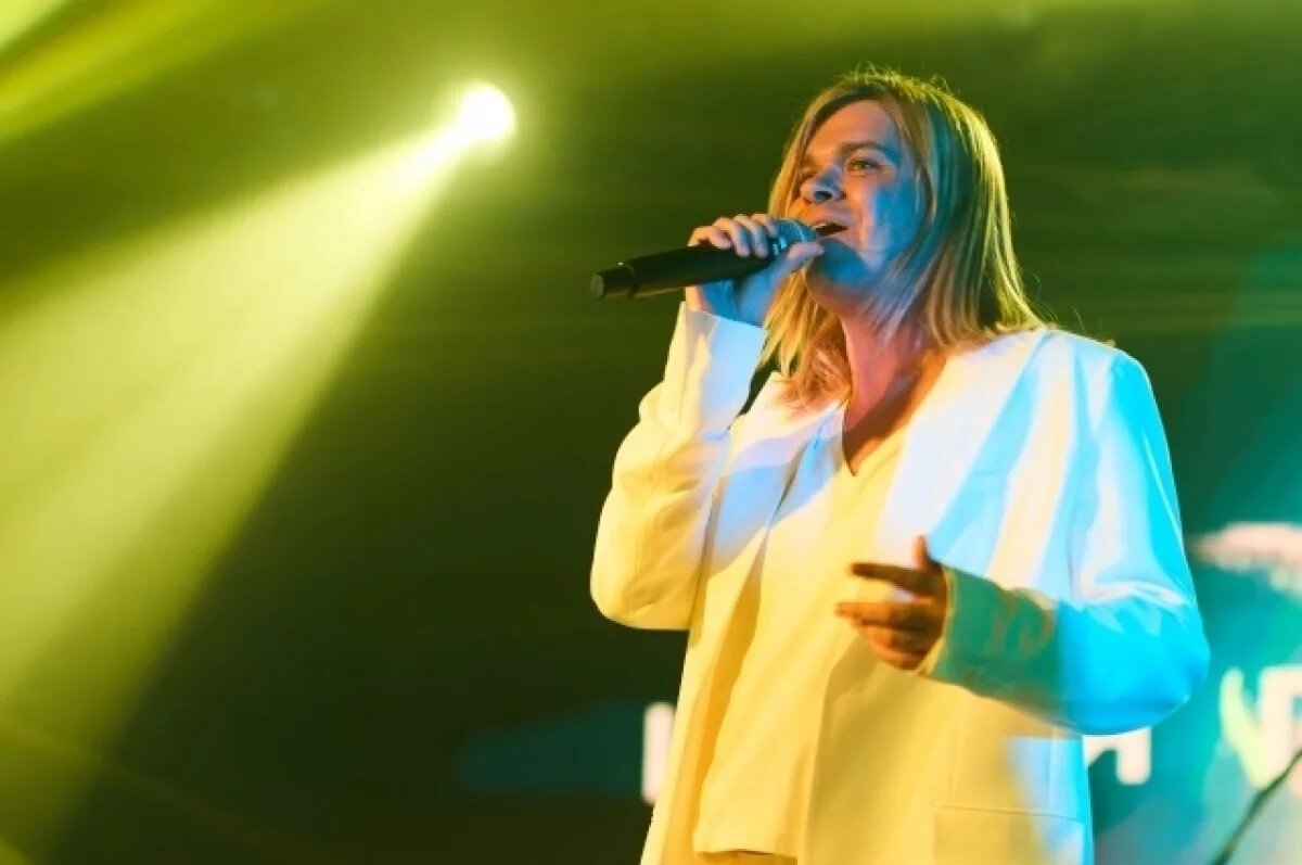    Певец Гуров объяснил любовь россиян к прекрасным вещам