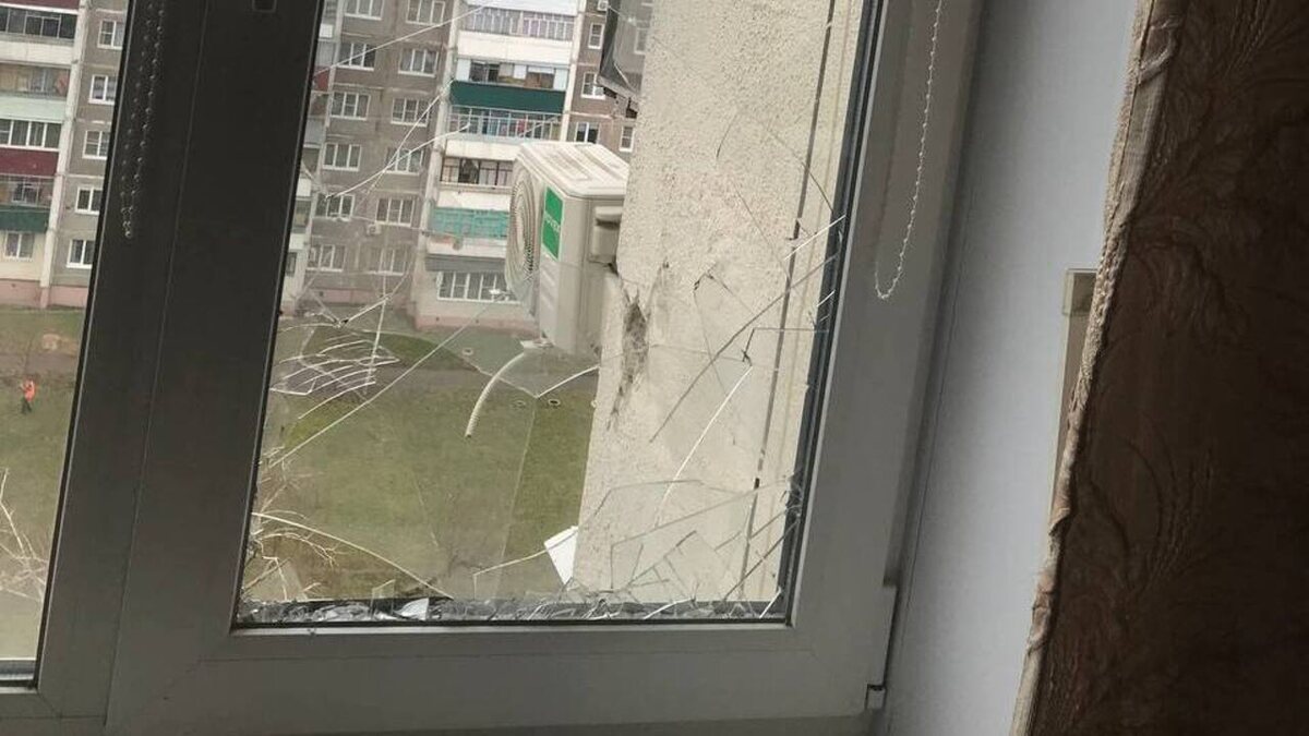    Съемочная группа "Вестей-Курск" работает на местах падения обломков БПЛА в Курской области