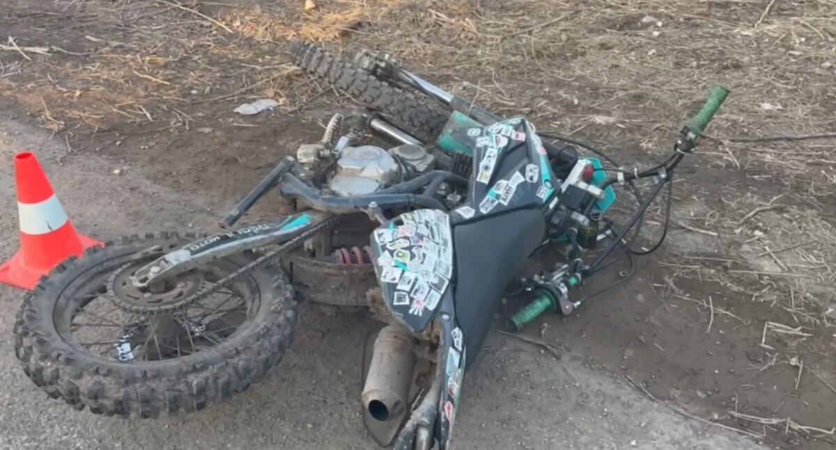     Двое школьников из Красноярска гоняли на питбайке и попали в больницу