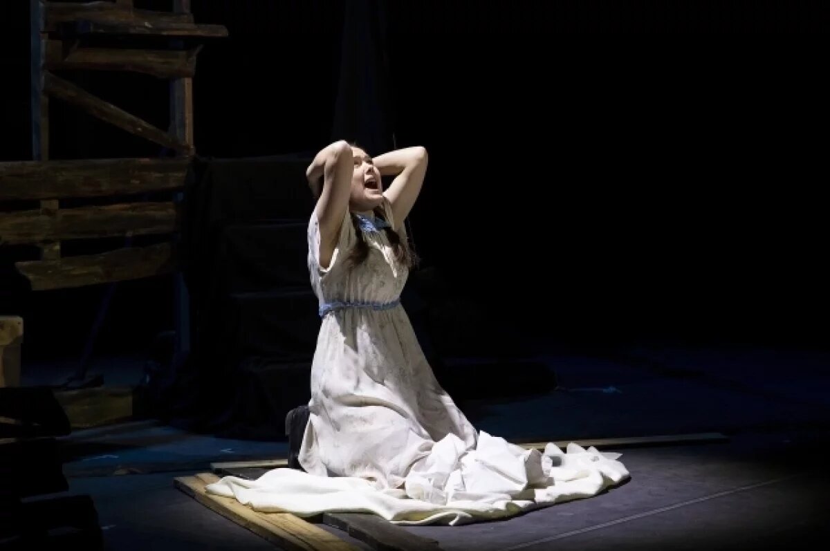    Истории женщин, прошедших войну, сменялись калейдоскопом одна за другой.