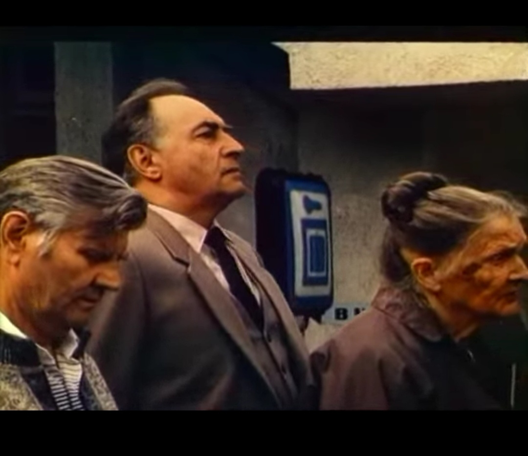 Кадр из фильма "Любовь с привелегиями."