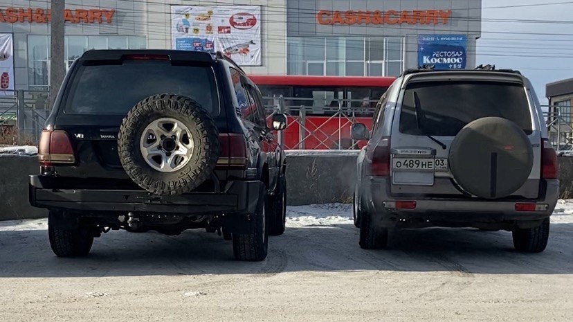 TLC 100 VS Pajero 3