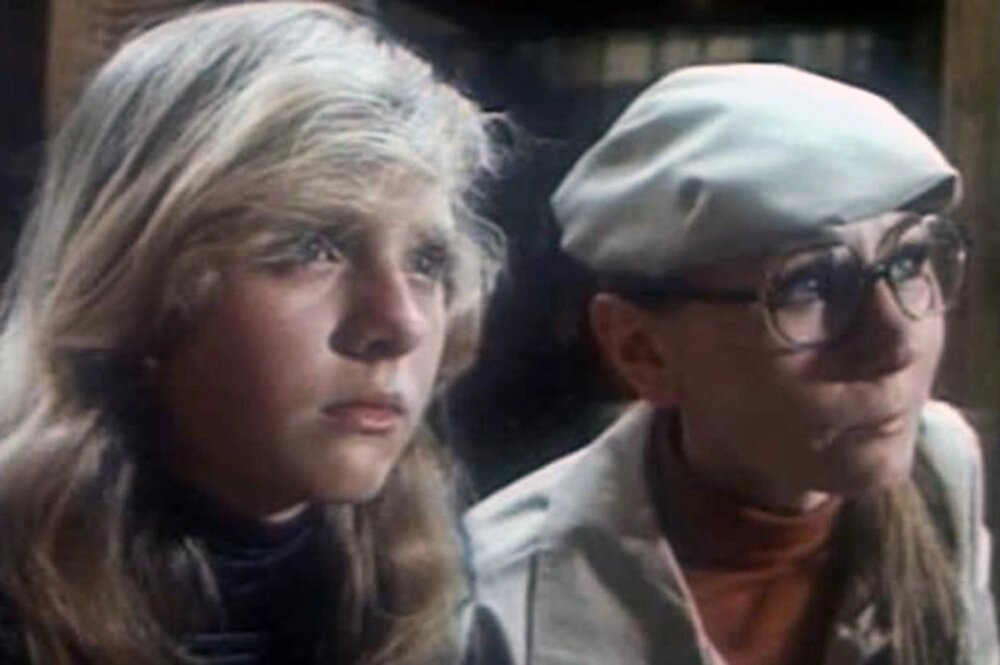    Елизавета Никищихина (справа). Кадр из фильма «Приключения Электроника», 1979 г.