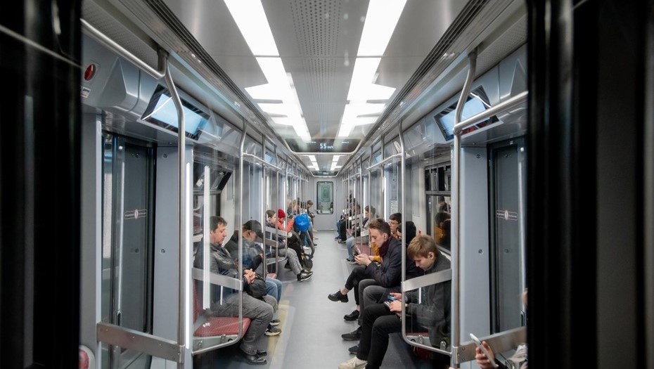    Юбилейный поезд "Балтиец" на красной ветке петербургского метрополитена. Автор фото: Сергей Ермохин