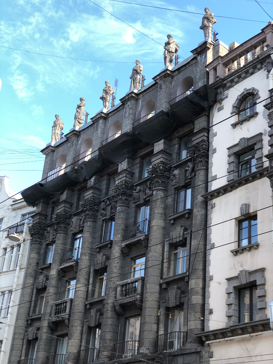 До войны мой отец жил на Большом проспекте Петроградской стороны, в доме 77