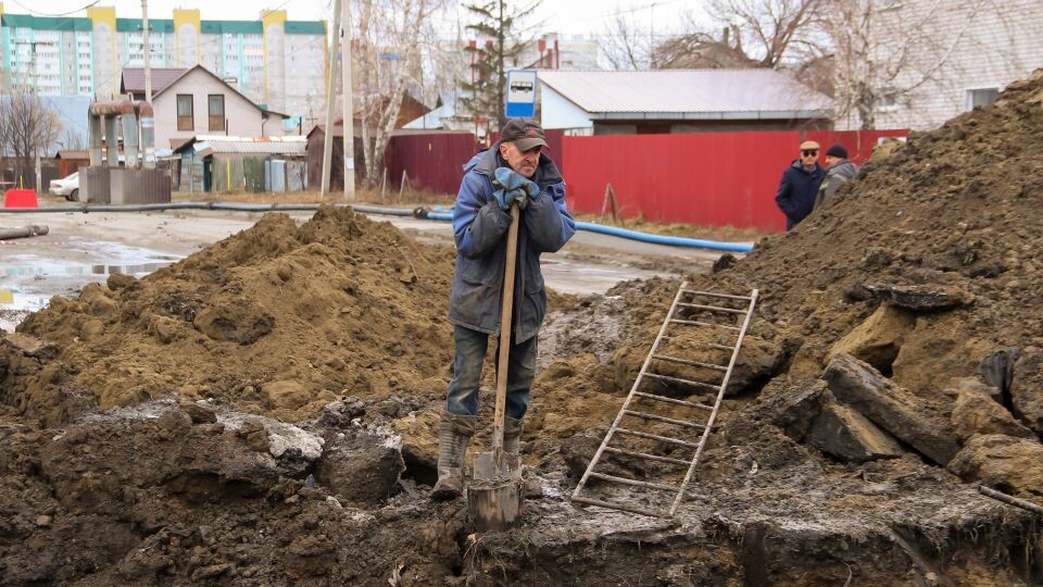    Авария на коллекторе в Новоалтайске . Источник: Виталий Барабаш