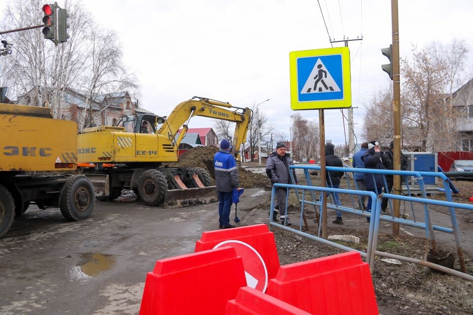    Авария на коллекторе в Новоалтайске. Источник: Виталий Барабаш