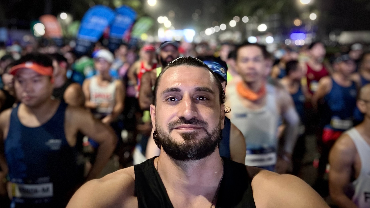 Это я, когда с бородой. Вообще не похож на русского.