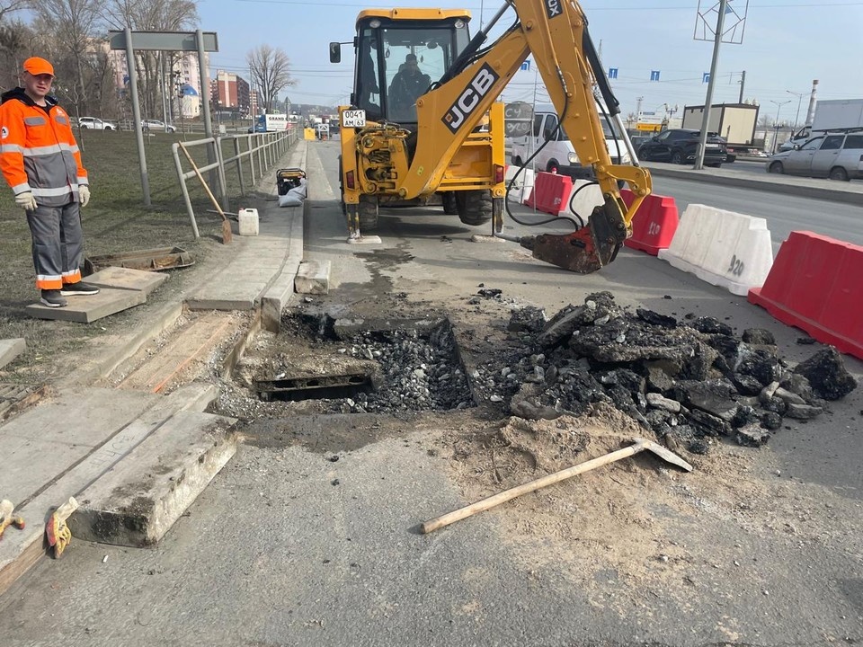    Демонтировать старые плиты и ставить новые будут исключительно днем, так как это очень шумные работы. Фото: минтранс Самарской области