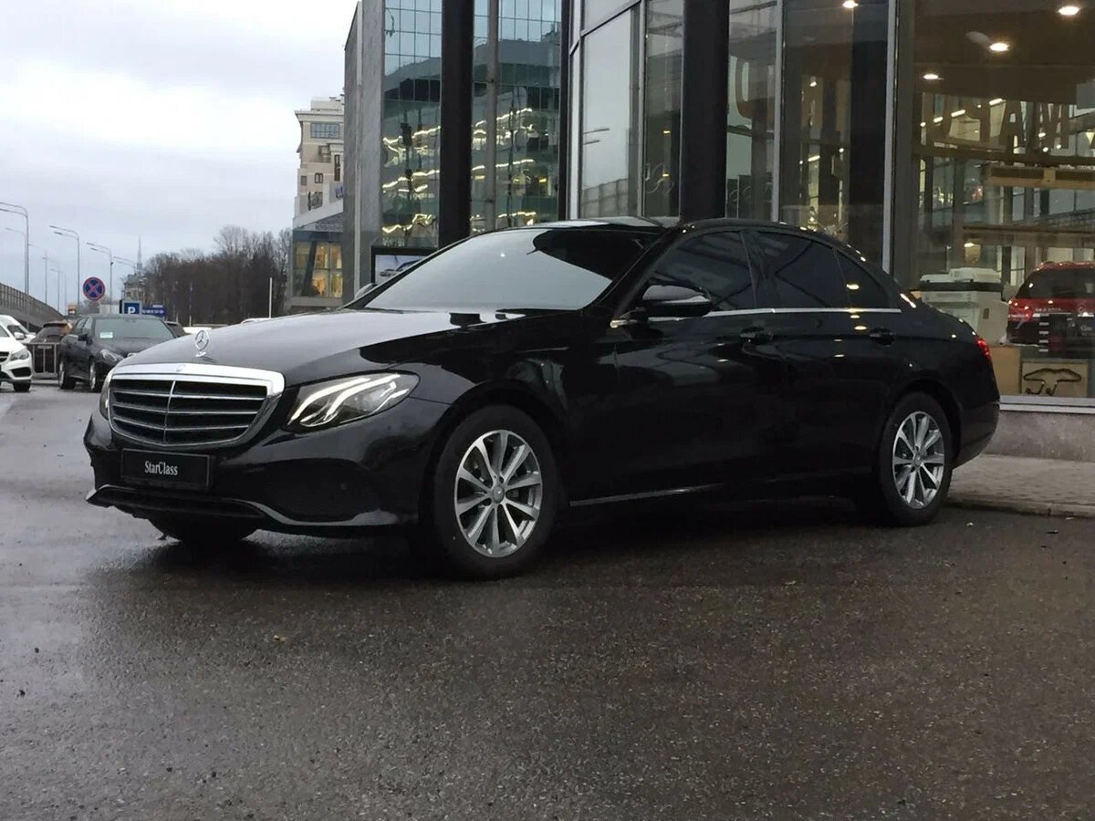 Mercedes-Benz E – единственный из могикан