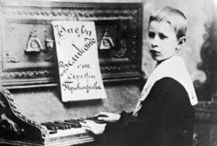 Сергей  Сергеевич Прокофьев  11 [23] апреля 1891, Сонцовка, Екатеринославская губерния — 5 марта 1953, Москва) — руский и советский композитор, пианист, дирижер.