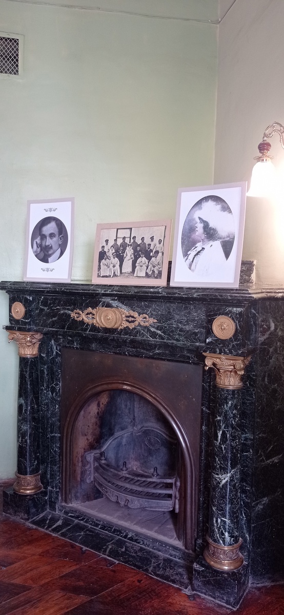 Фото автора. Старинный камин.