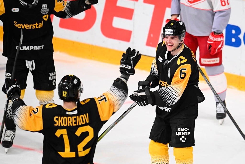    Четвертый матч серии первого раунда плей-офф прошел 1 апреля в Ледовом дворце. Встреча завершилась со счетом 5:2 в пользу хозяев площадки