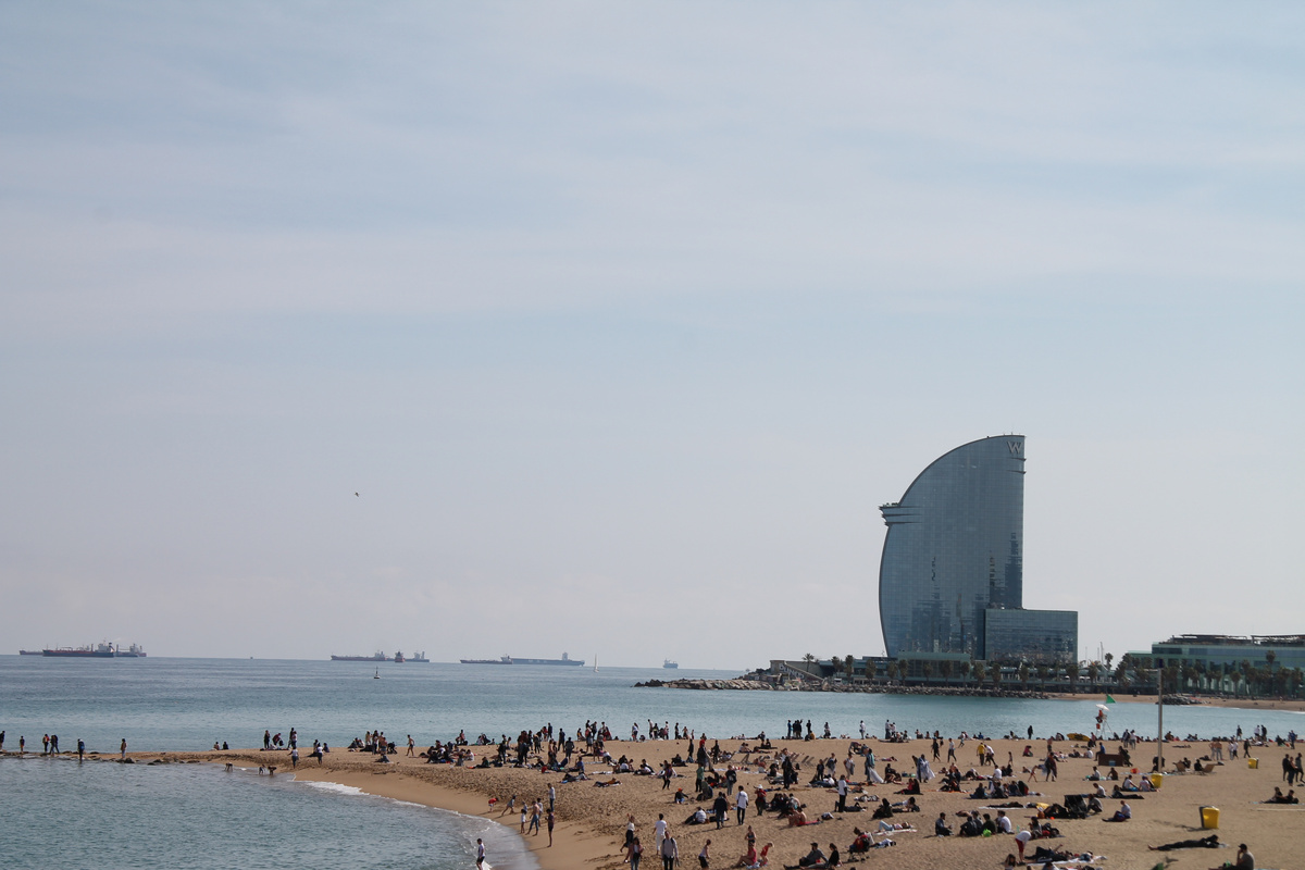 Пляж в Барселоне. Территориально расположен в центральной части города.