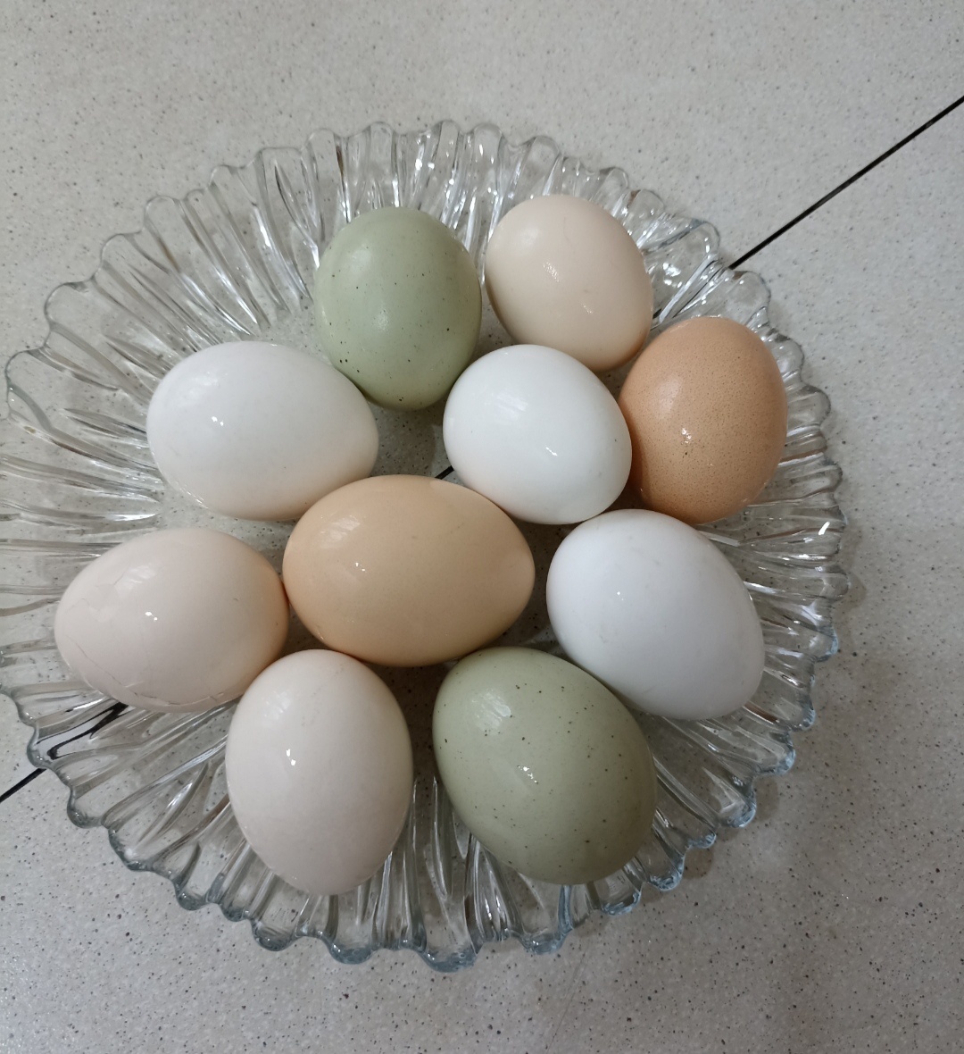 Можно и не красить) 