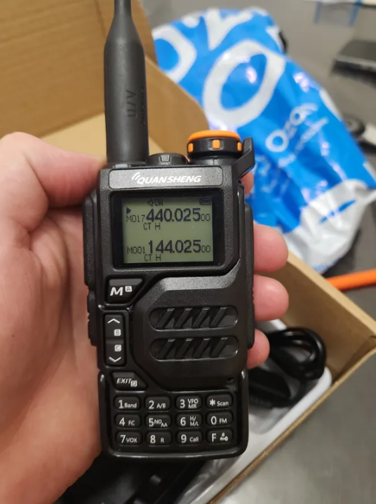 Фото портативной рации Quansheng UV-K5 из отзывов на Озон.