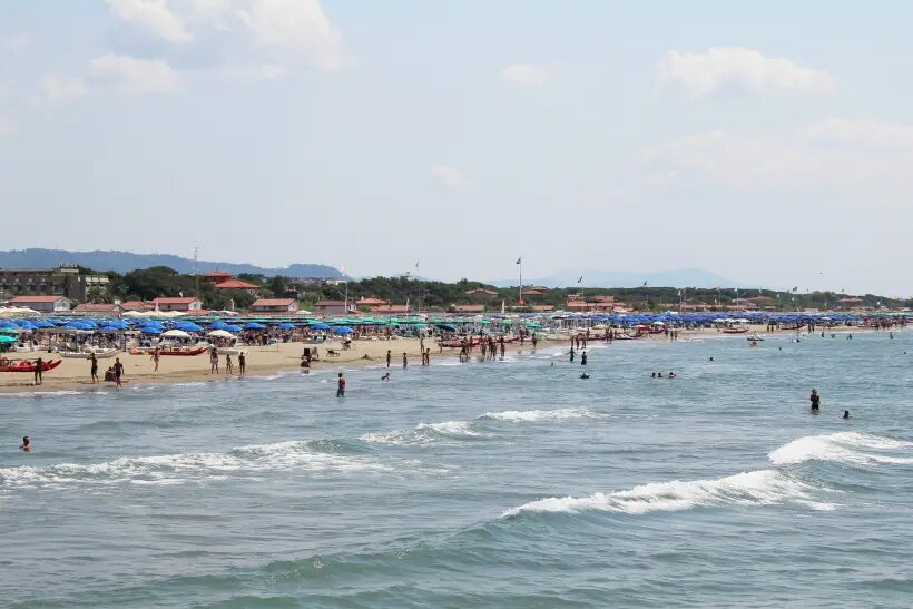     Пляжи итальянского морского курортного городка Форте дей Марми. © РИА Новости. Валерий Левитин