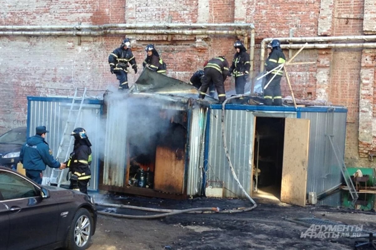    Рабочий сжег жилой вагончик с тремя напарниками в Курганской области