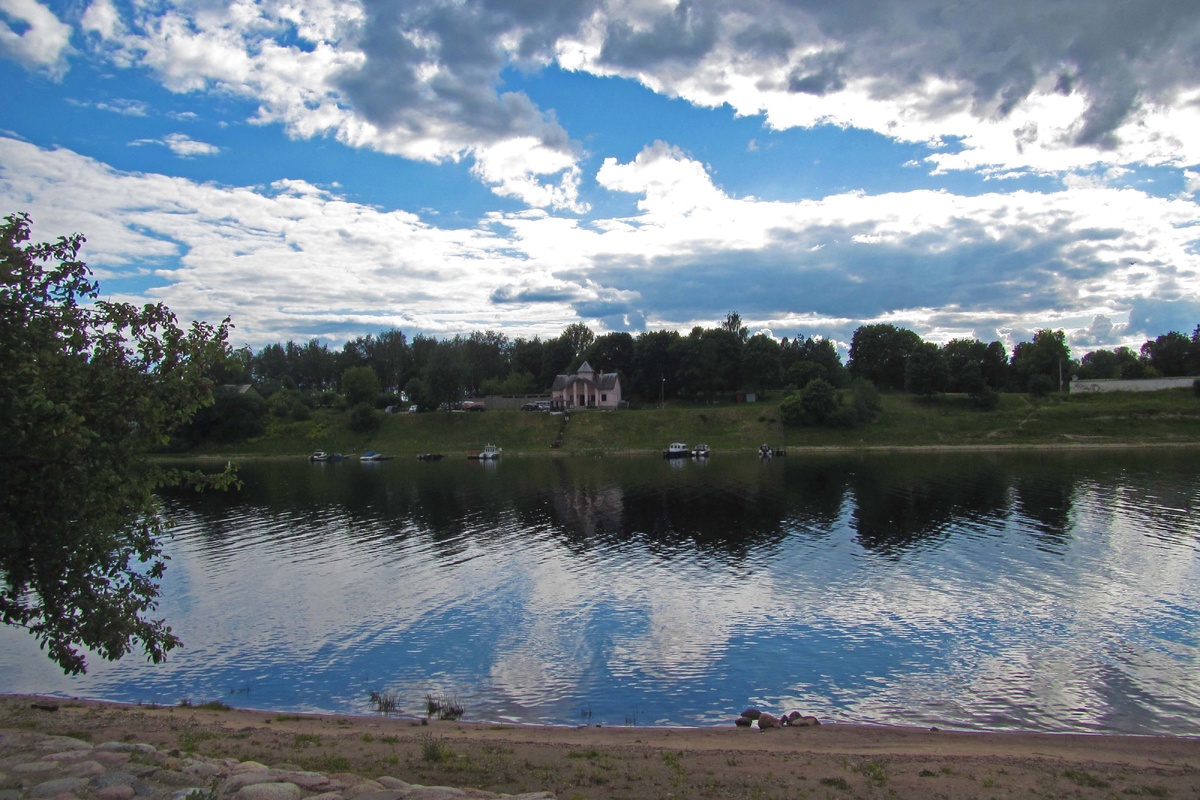 Ведь кто-то там живет