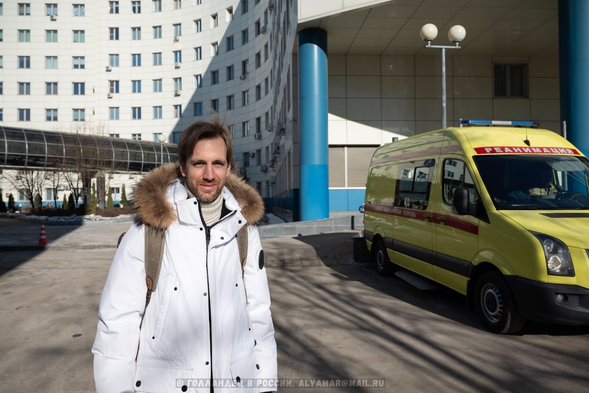 Привет! Меня зовут Махил, и я голландец в России. В моём блоге я с хорошим настроением рассказываю про мою жизнь и путешествия в России. Если вам такое интересно, то можете подписаться! :)