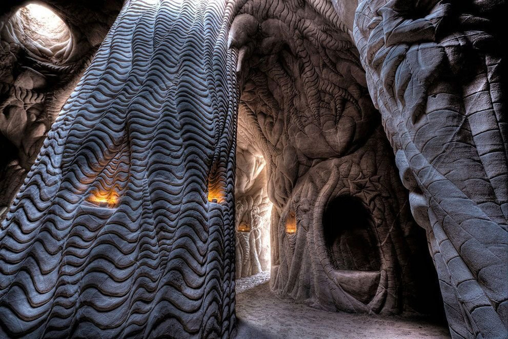 Рукотворная пещера созданная скульптором Ра Полеттом
