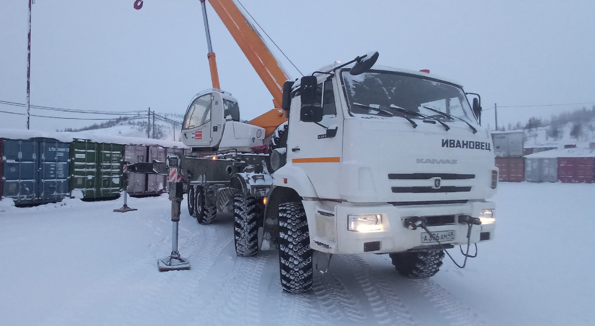 «Виновник торжества» — автокран «Ивановец», готовый (или не готовый) к работе в суровых условиях Севера
