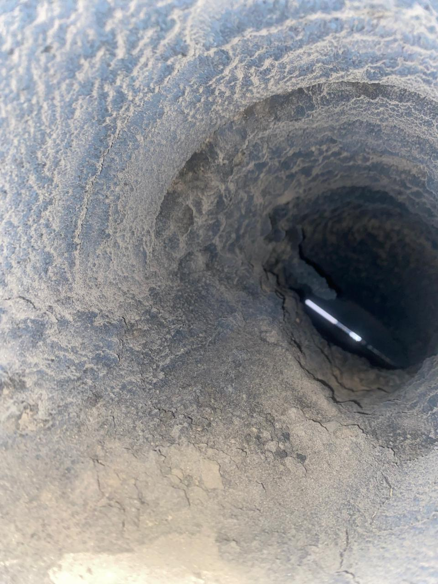 Дымовая труба со слоем сажи