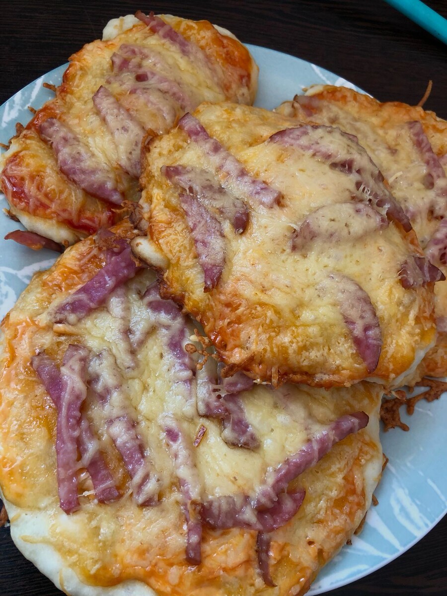 Я очень восхищаюсь своей Леночкой❗Она такая умница опять наготовила вкусняшки👍🏻❗Девчонки Посмотрите какую Леночка испекла пиццу👍🏻,я когда увидела Аж слюни потекли по колено🤣❗Умничка она и Красавица! Повезло же моему Сыну с такой Женой!!! 