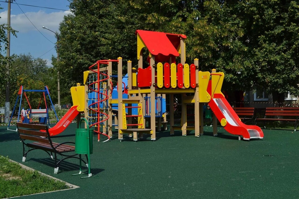 Посмотрел в сети, но похожего на нашу площадку почему-​то мало. Ну вот к примеру: 