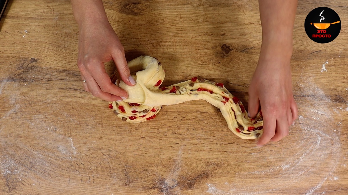 Фото можно листать