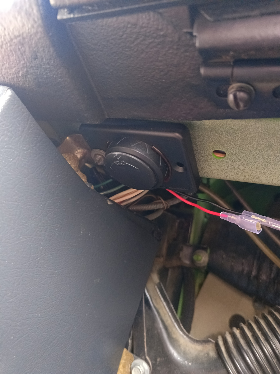 USB розетка на два входа.