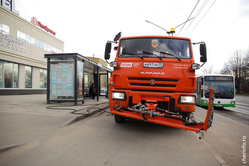    О том, как содержат городские тротуары весной и летом, рассказал cherinfo замдиректора "Спецавтотранса" Дмитрий Дураничев.