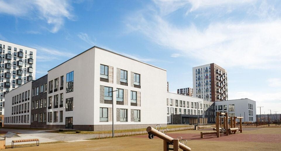    СОШ ЖК «Пригород Лесное» / Самолет