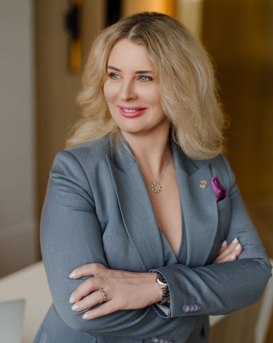    Адвокат Елена Сенина.