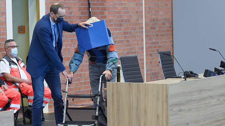 Последний на сегодняшний день суд над нацистским преступником - бывшим охранником нацистского концлагеря Заксенхаузен Йозефом Шутцем. Фото: REUTERS/Annegret Hils. 