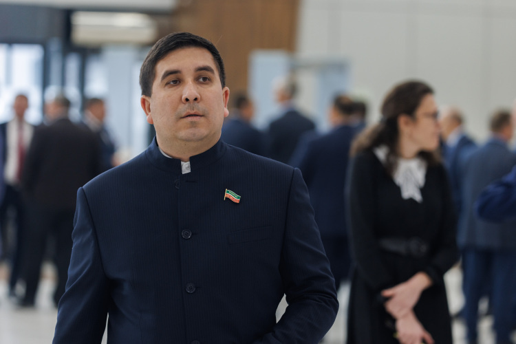    Данис Шакиров отметил, что памятник Котрагу не был согласован с исполкомом всемирного конгресса татар.   
Фото: «БИЗНЕС Online»