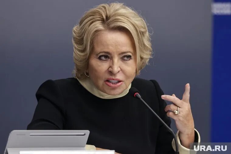 Валентина Матвиенко потребовала доложить ей лично о состоянии больницы. Фото: Владимир Андреев © URA.RU