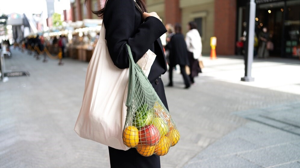    На выставке сумок в Нягани рассказали историю легендарной авоськи