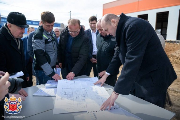    В Новосергиевке Евгений Солнцев посетил ряд социальных объектов Оренбуржье