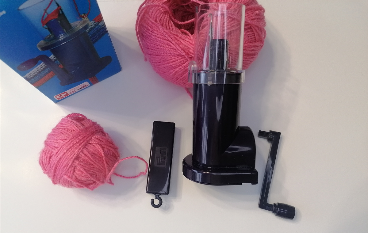 В корпусе 4 трикотажных крючка.