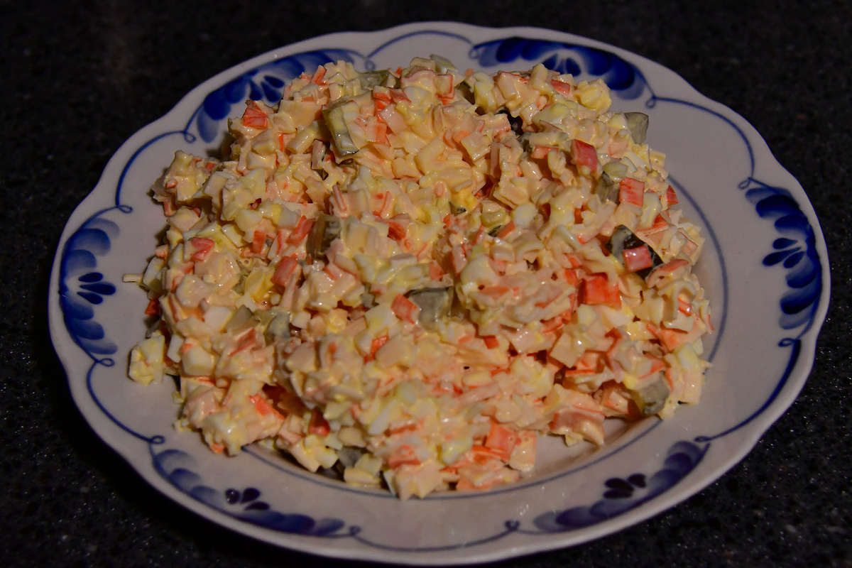 Салат из крабовых палочек с огурцом