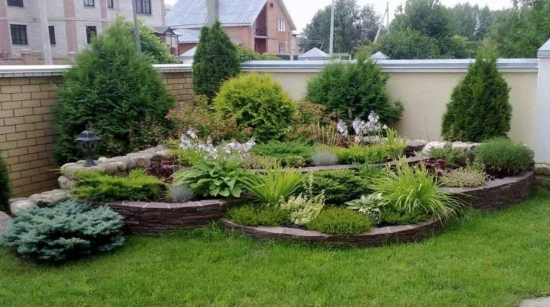 10 интересных способов оформления угловой части участка, чтобы использовать и расширить его.