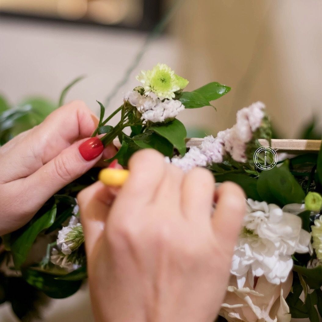 Процесс работы нашей команды Flower-Girl по декору площадки 
